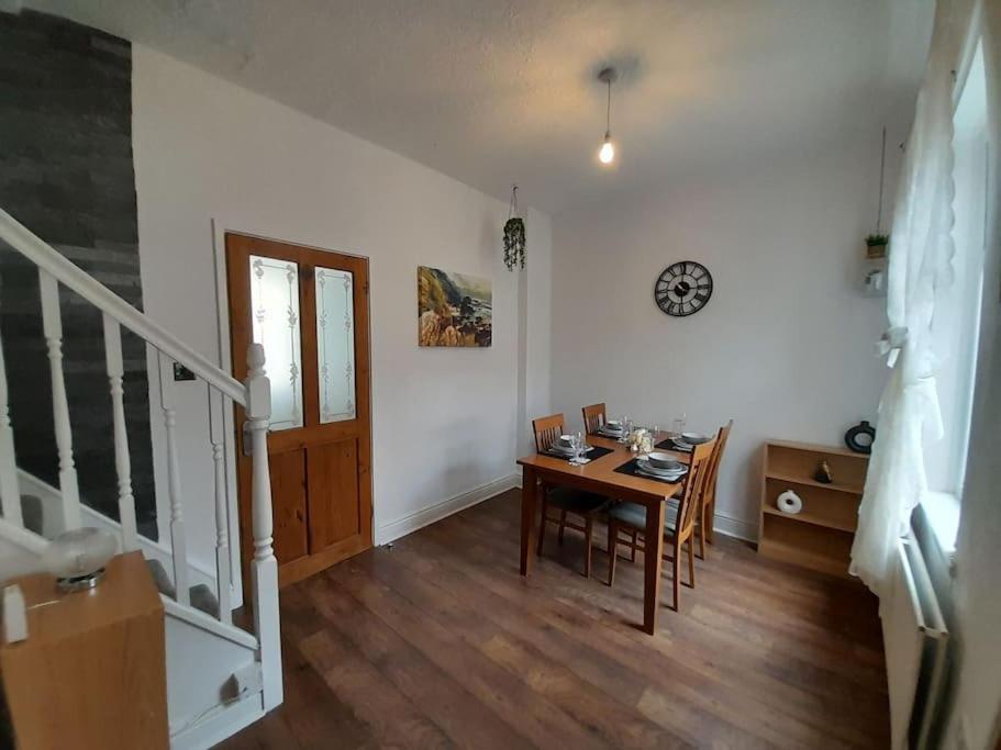 Fabulous Holiday Home - Sleeps 6 บิชอปโอ๊คแลนด์ ภายนอก รูปภาพ